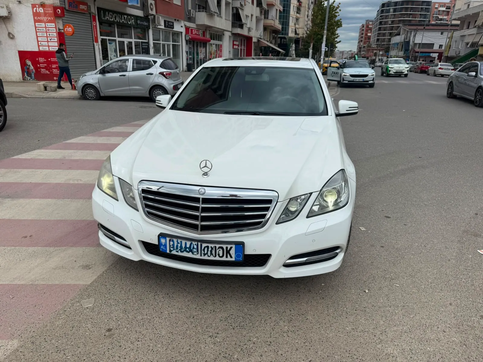 Mercedes-Benz E-Class — Luksoze